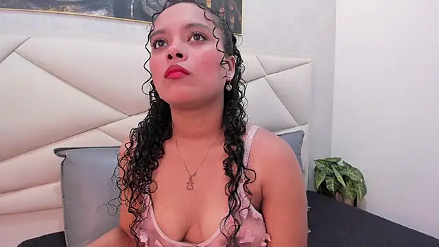 ValeriaJulio  online show from January 17, 3:39 pm
