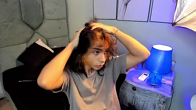 Dereck Manson online show from October 26, 11:49 am