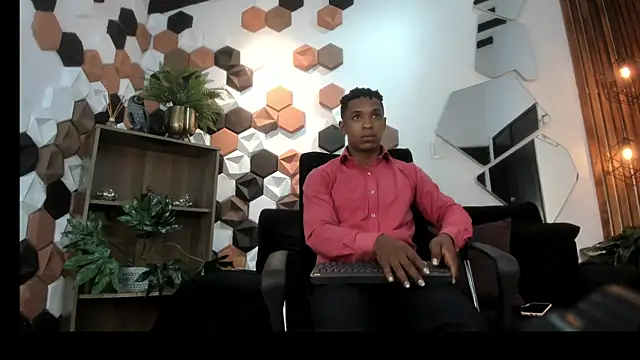 Snapshot of ItaloMoore chatting on October 6, 11:51 am ItaloMoore online show from October 6, 11:51 am