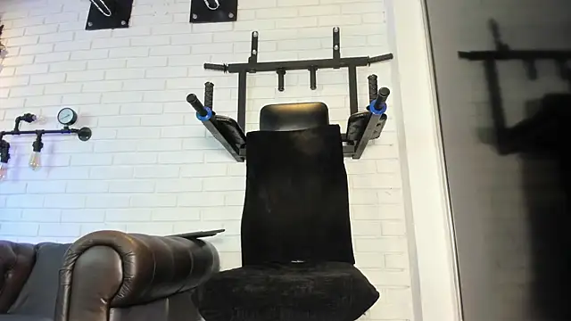 Snapshot of ItaloMoore chatting on October 7, 11:29 am ItaloMoore online show from October 7, 11:29 am