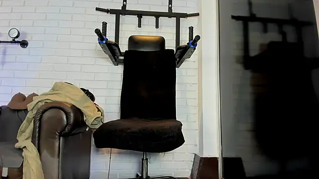 Snapshot of ItaloMoore chatting on October 9, 11:30 am ItaloMoore online show from October 9, 11:30 am