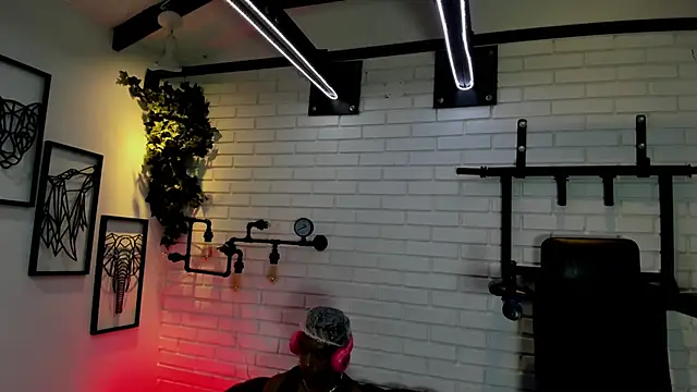 Snapshot of ItaloMoore chatting on October 20, 11:21 am ItaloMoore online show from October 20, 11:21 am