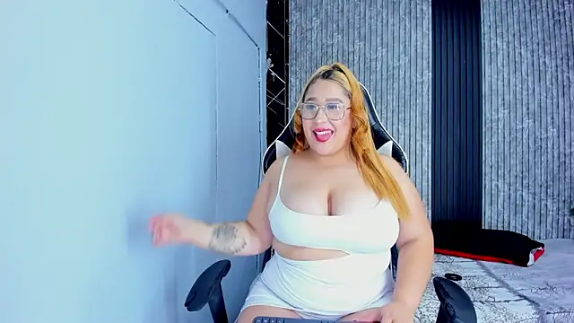 Brithanny Love online show from September 10, 8:53 pm