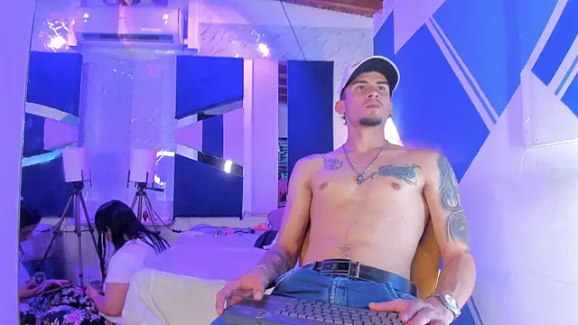 StrapSwingers online show from October 13, 7:58 pm