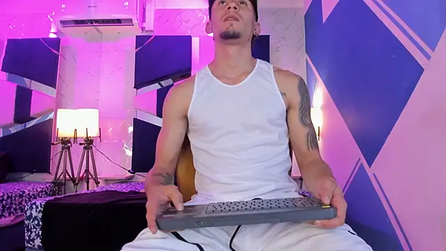 StrapSwingers online show from October 29, 7:59 pm