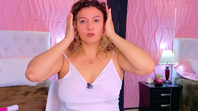 Nataly Foley online show from February 6, 6:00 pm