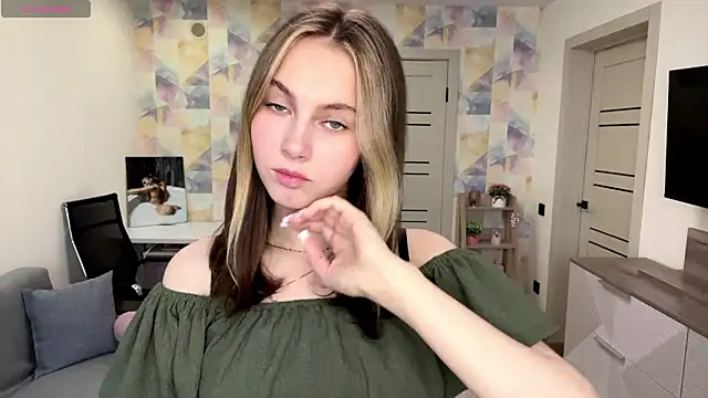 NylaNadler online show from February 25, 6:01 am