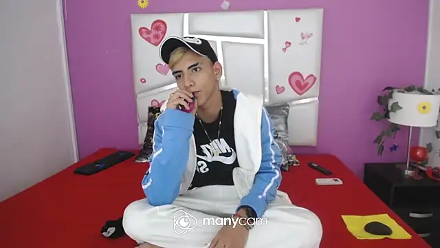 SkyAndSeth online show from October 18, 3:24 pm