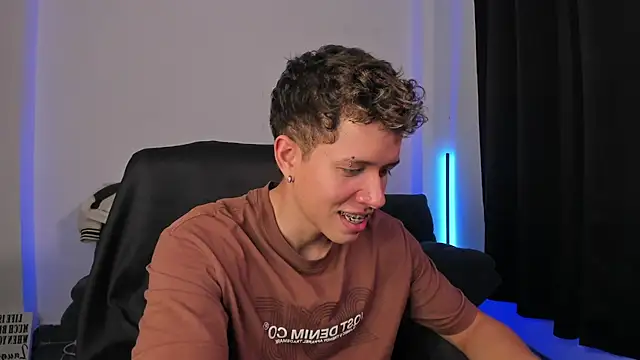 Snapshot of nathan_blake chatting on February 13, 6:15 pm nathan blake online show from February 13, 6:15 pm