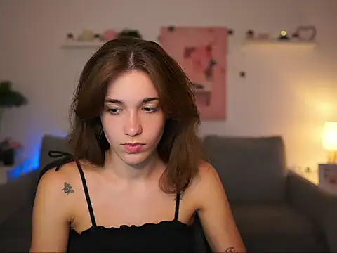 kissie cat online show from September 11, 1:33 pm