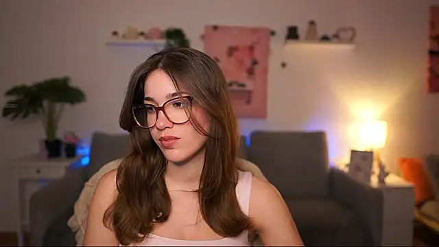 Snapshot of kissie_cat chatting on March 24, 2:33 pm kissie cat online show from March 24, 2:33 pm