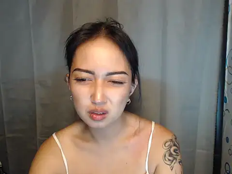 Snapshot of Soft_Angel8 chatting on April 28, 6:13 pm Soft Angel8 online show from April 28, 6:13 pm