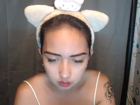 Snapshot of Soft_Angel8 chatting on May 24, 6:18 am Soft Angel8 online show from May 24, 6:18 am