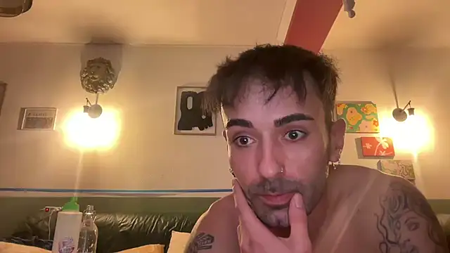 Snapshot of bertfaust chatting on October 3, 9:23 pm bertfaust online show from October 3, 9:23 pm