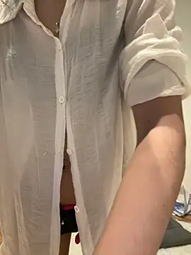 Snapshot of lanlan_girl2k chatting on December 2, 7:03 am lanlan girl2k online show from December 2, 7:03 am