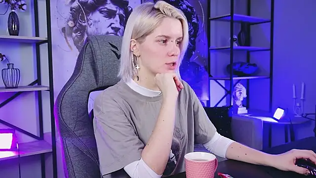 BethanyCloud online show from February 10, 5:33 am