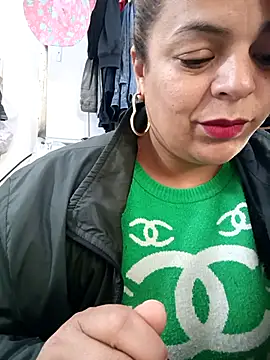 Mia-Glow online show from November 9, 3:10 pm