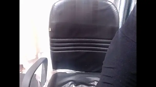 Snapshot of _kamyaa09 chatting on May 1, 9:58 am kamyaa09 online show from May 1, 9:58 am