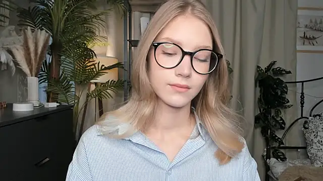 ChinBonnell online show from October 18, 5:43 am