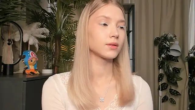 Snapshot of ChinBonnell chatting on February 18, 5:47 am ChinBonnell online show from February 18, 5:47 am