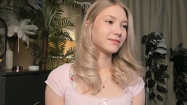 Snapshot of ChinBonnell chatting on February 27, 5:51 am ChinBonnell online show from February 27, 5:51 am