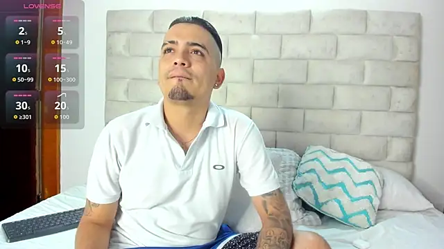 Snapshot of OwenStonne_ chatting on September 8, 7:13 pm OwenStonne  online show from September 8, 7:13 pm