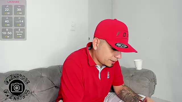 Snapshot of OwenStonne_ chatting on September 26, 4:05 am OwenStonne  online show from September 26, 4:05 am