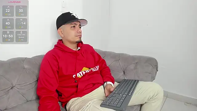 Snapshot of OwenStonne_ chatting on October 12, 4:22 am OwenStonne  online show from October 12, 4:22 am