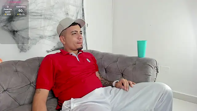 Snapshot of OwenStonne_ chatting on October 17, 4:15 am OwenStonne  online show from October 17, 4:15 am