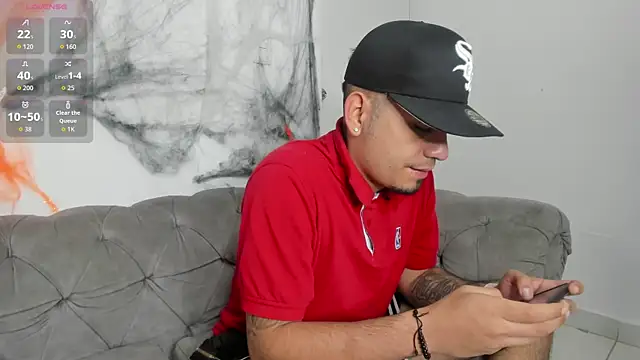 Snapshot of OwenStonne_ chatting on October 18, 4:04 am OwenStonne  online show from October 18, 4:04 am