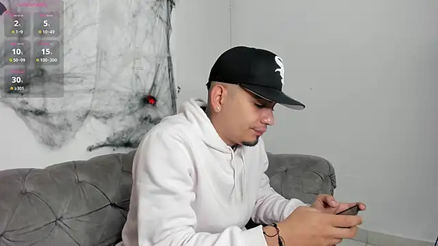 Snapshot of OwenStonne_ chatting on October 21, 4:13 am OwenStonne  online show from October 21, 4:13 am