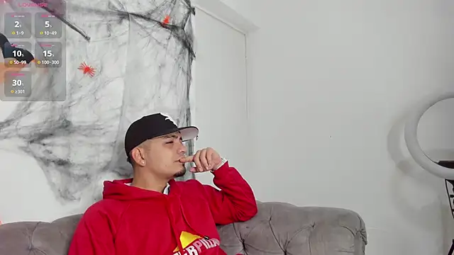 Snapshot of OwenStonne_ chatting on October 24, 4:20 am OwenStonne  online show from October 24, 4:20 am