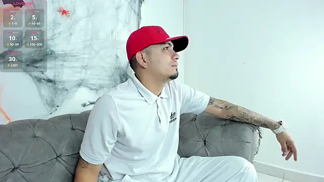 Snapshot of OwenStonne_ chatting on October 25, 4:20 am OwenStonne  online show from October 25, 4:20 am