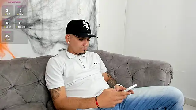 Snapshot of OwenStonne_ chatting on November 2, 4:37 am OwenStonne  online show from November 2, 4:37 am