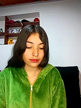 hotwife26 online show from February 18, 5:47 am