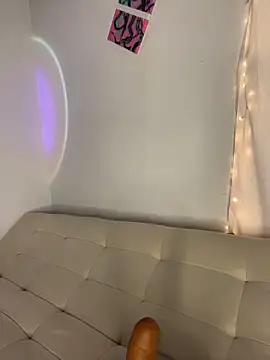 Snapshot of alysa_g_ chatting on April 1, 10:29 pm alysa g online show from April 1, 10:29 pm