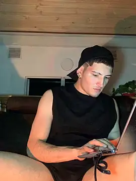 Snapshot of Ian_kai chatting on October 30, 5:09 am Ian kai online show from October 30, 5:09 am