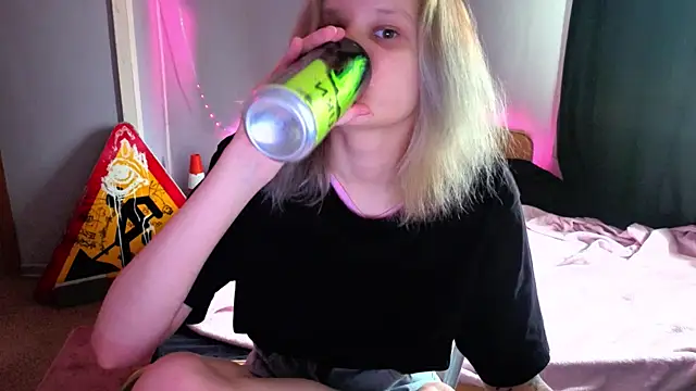 Elieiza xo online show from May 15, 9:27 am