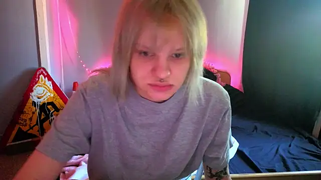 Elieiza xo online show from May 17, 9:06 am