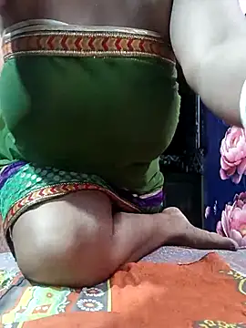 Snapshot of Hot-Risa chatting on April 3, 7:12 pm Hot-Risa online show from April 3, 7:12 pm