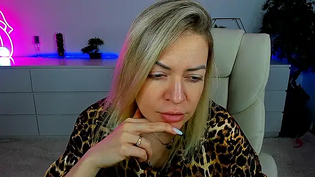 Anna Snows online show from October 24, 5:37 am