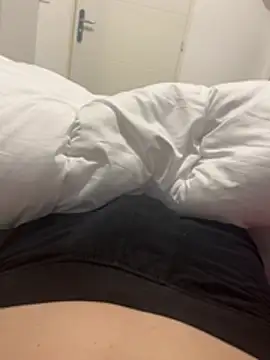 Snapshot of enzoyoungbisex chatting on February 13, 8:38 pm enzoyoungbisex online show from February 13, 8:38 pm