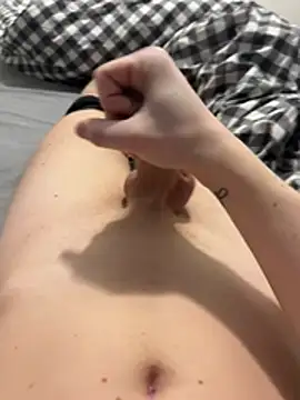 Snapshot of enzoyoungbisex chatting on February 18, 5:20 pm enzoyoungbisex online show from February 18, 5:20 pm