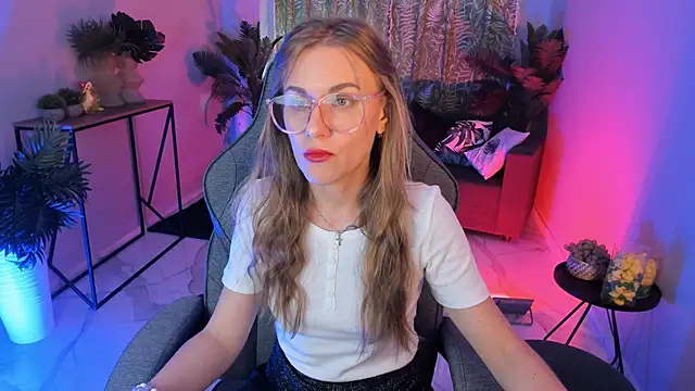 VanessaMates online show from October 6, 8:01 am