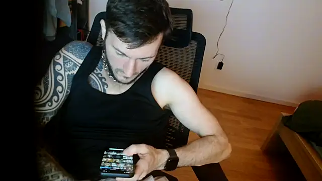 Snapshot of th1_ chatting on February 15, 6:04 pm th1 online show from February 15, 6:04 pm