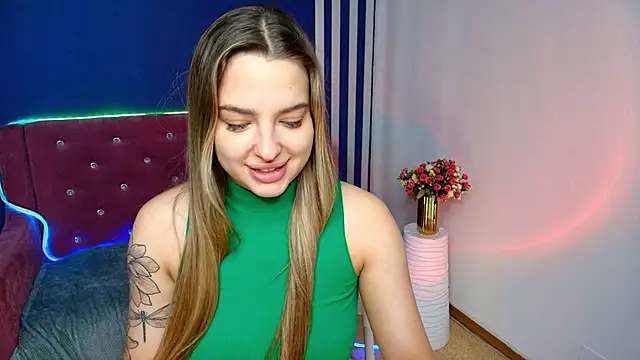 Emma  Ross online show from March 5, 2:18 am