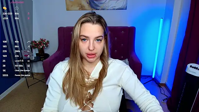 Emma  Ross online show from May 9, 1:55 am
