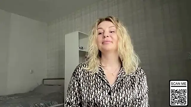 Blondie xoxoxo online show from March 21, 8:41 am