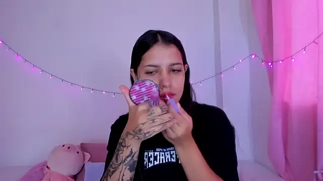 Snapshot of Abby_roussee chatting on September 30, 12:43 pm Abby roussee online show from September 30, 12:43 pm