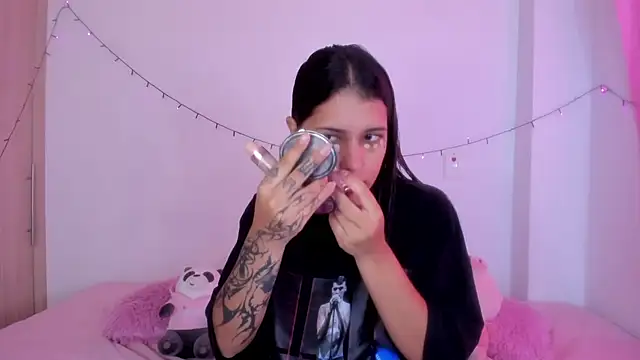 Snapshot of Abby_roussee chatting on October 1, 1:06 pm Abby roussee online show from October 1, 1:06 pm